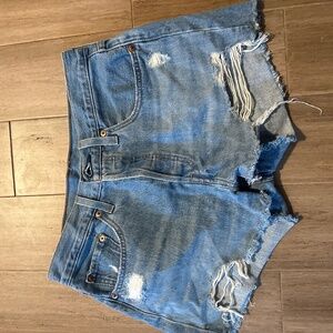 Size 28 Levi’s 501 women’s jean shorts
